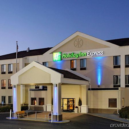 Holiday Inn Express Metropolis By Ihg Екстер'єр фото