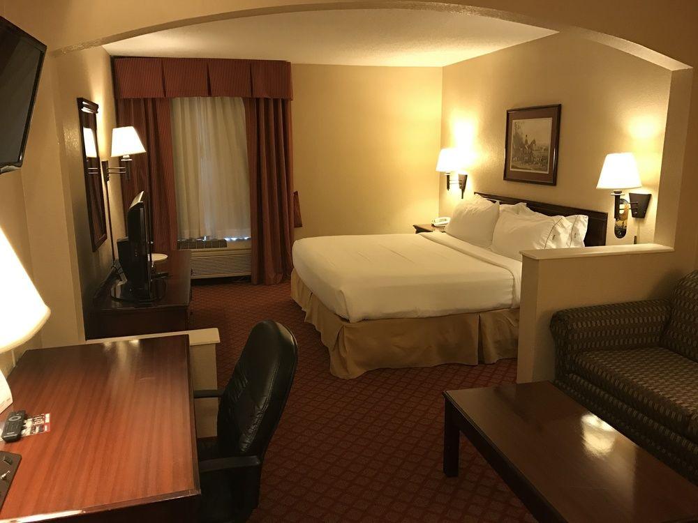 Holiday Inn Express Metropolis By Ihg Екстер'єр фото