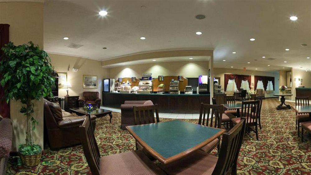 Holiday Inn Express Metropolis By Ihg Екстер'єр фото