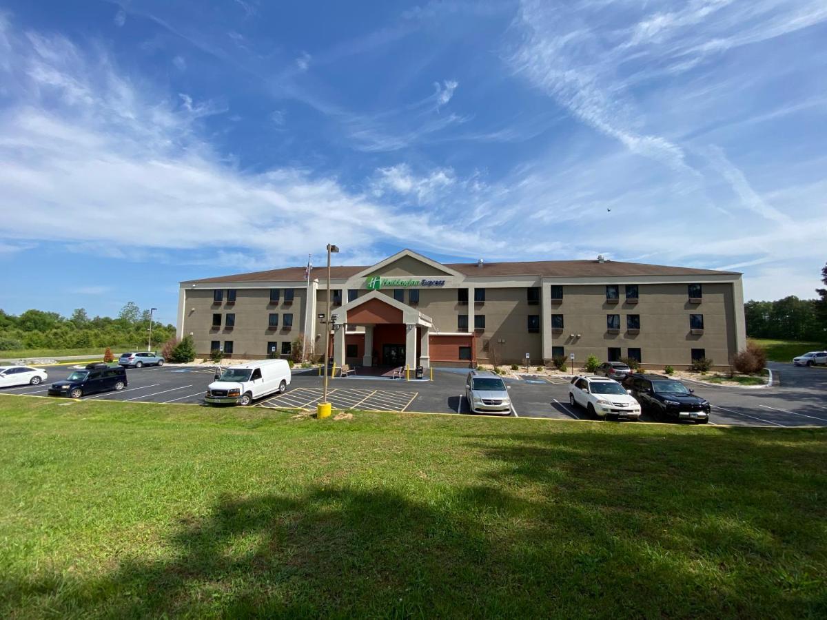 Holiday Inn Express Metropolis By Ihg Екстер'єр фото
