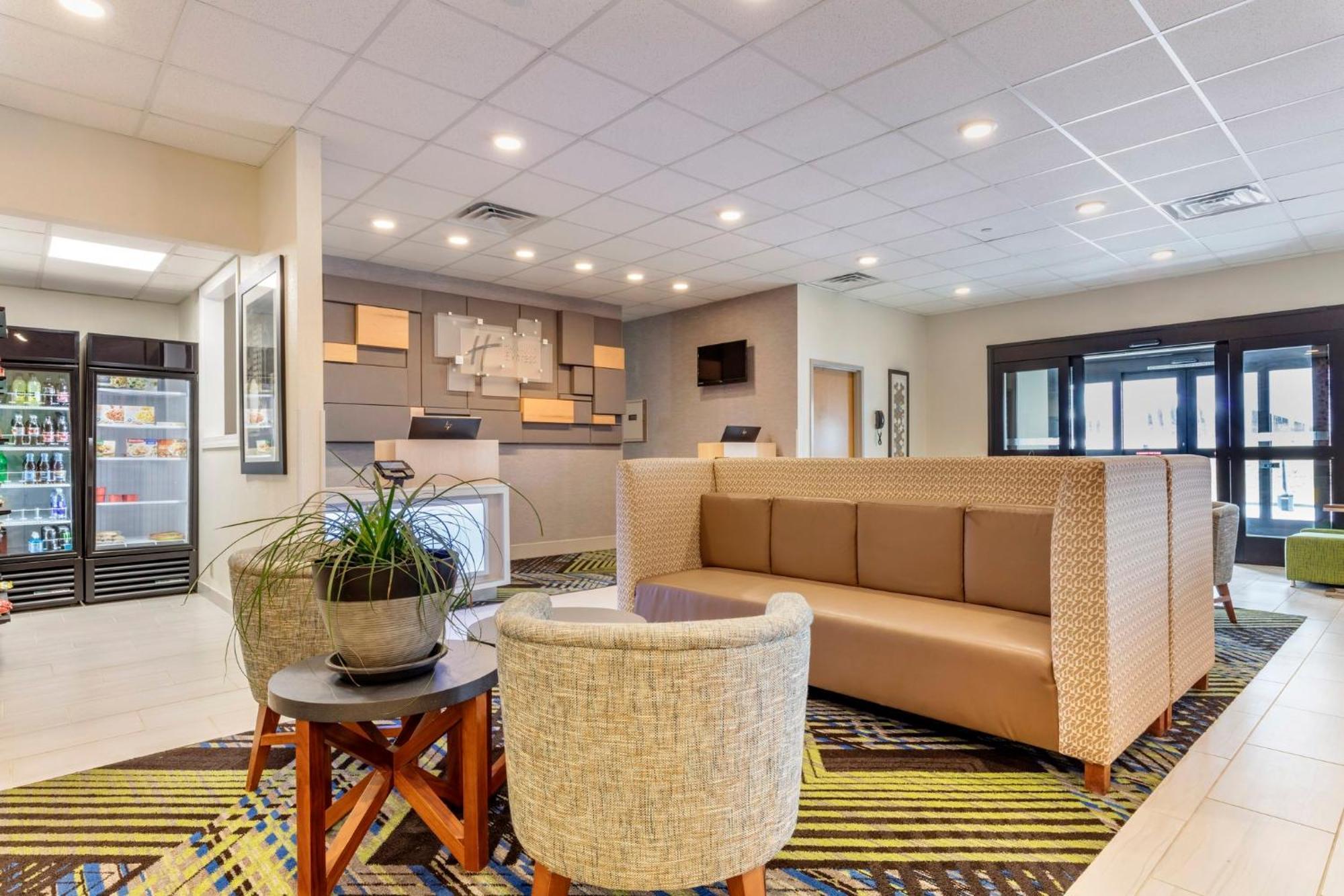 Holiday Inn Express Metropolis By Ihg Екстер'єр фото