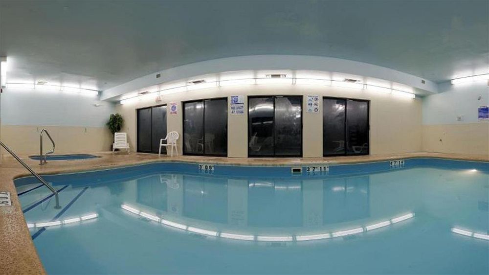 Holiday Inn Express Metropolis By Ihg Екстер'єр фото