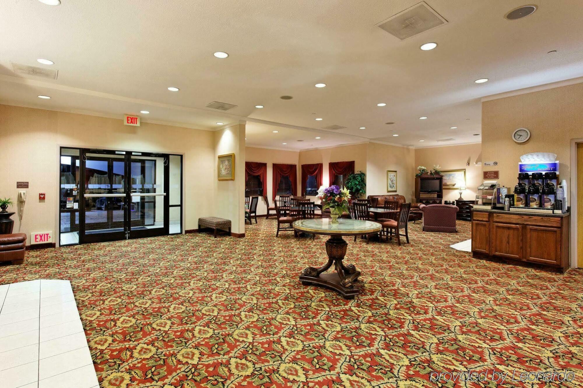 Holiday Inn Express Metropolis By Ihg Екстер'єр фото