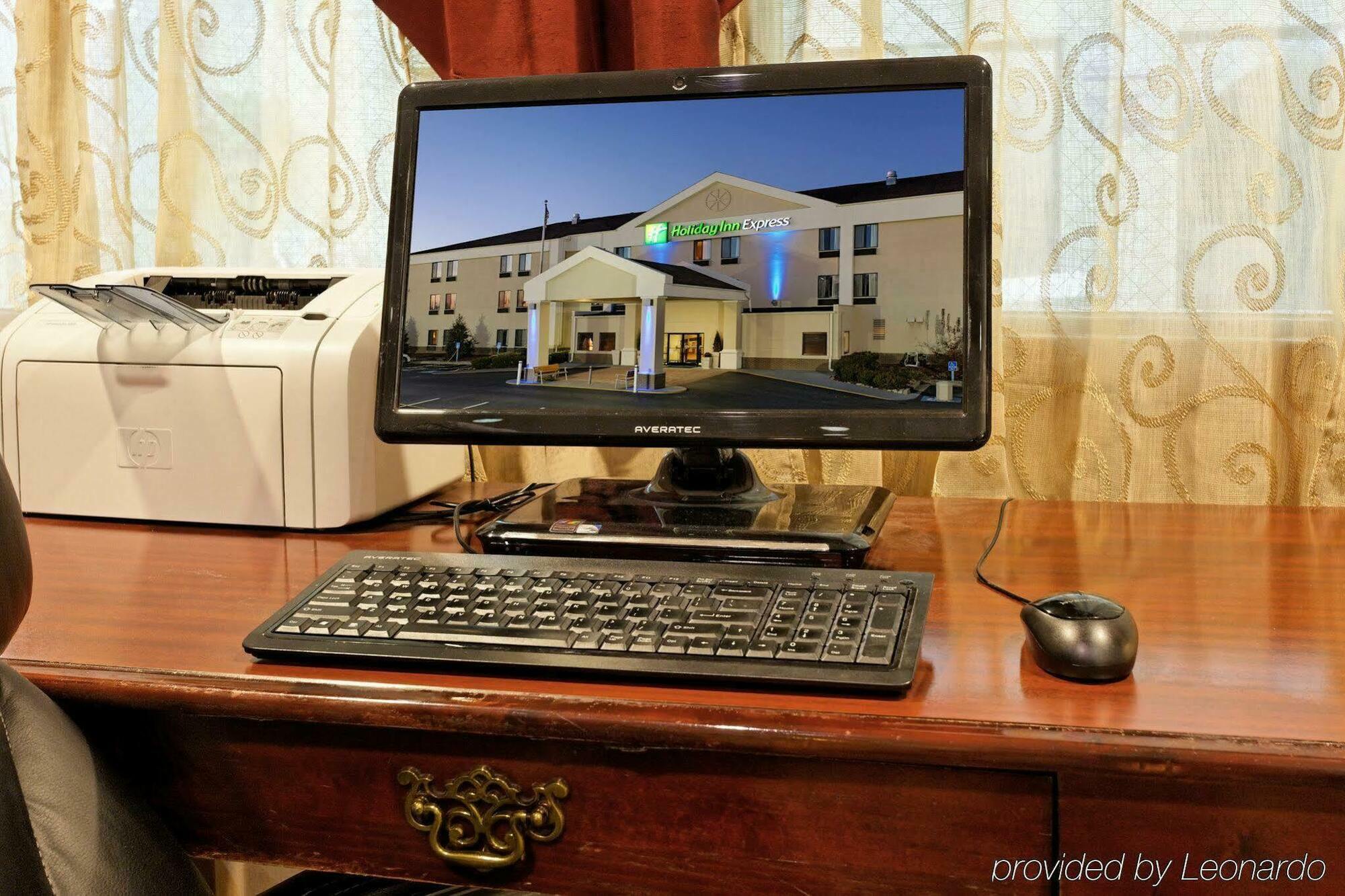 Holiday Inn Express Metropolis By Ihg Екстер'єр фото