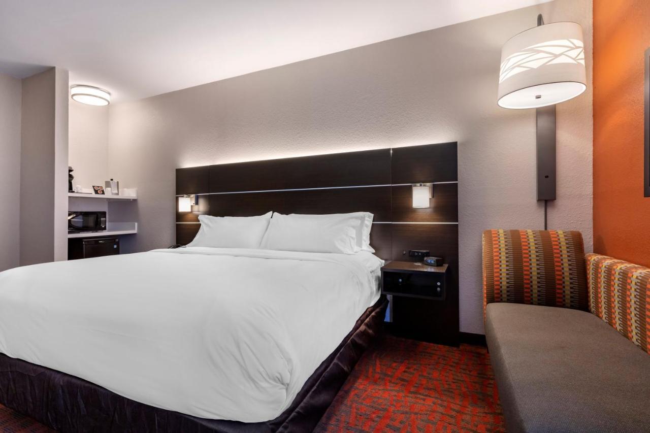 Holiday Inn Express Metropolis By Ihg Екстер'єр фото